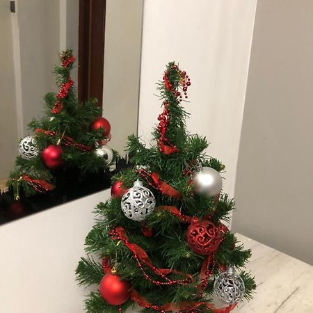 Modern Red Apartment Lviv Exterior foto