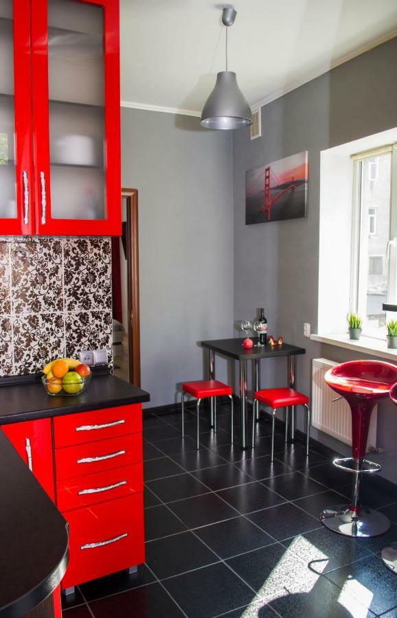 Modern Red Apartment Lviv Exterior foto